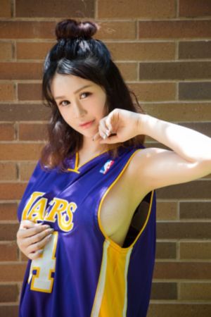 男人趴在女人身上曰皮_超清全集免费观看