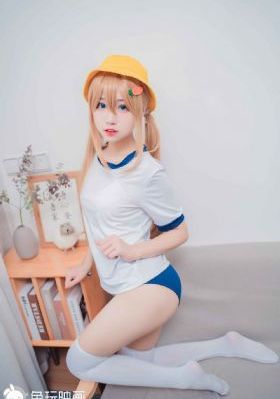 手伸进内衣裤子舌吻_1080高清电影在线